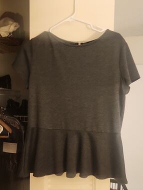 Women’s Short-Sleeve Peplum Top - Charcoal Gray